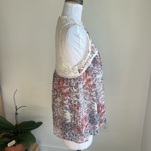 ANTHROPOLOGIE Santana Lace-Trimmed Top
SKU #4110292120001 Size SP - Picture 3 of 6